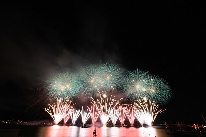 Fuochi della Pirotecnica Morsani  a Cannes. Foto tratta dal sito ufficiale