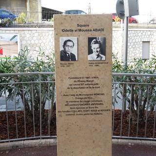 Il monumento per ricordare Odette et Moussa Abadi