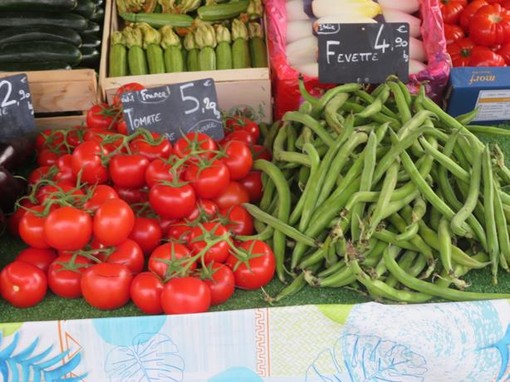 Prezzi e prodotti al Mercato di Libération a Nizza l'11 aprile 2023 Prezzi e prodotti al Mercato di Libération a Nizza l'11 aprile 2023