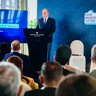 Il Principe Alberto a Singapore (Foto d'archivio)