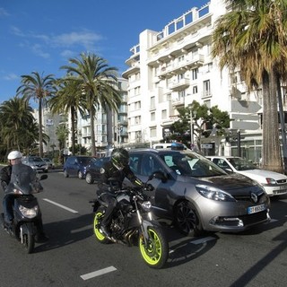 Motociclisti sulla Promenade des Anglais