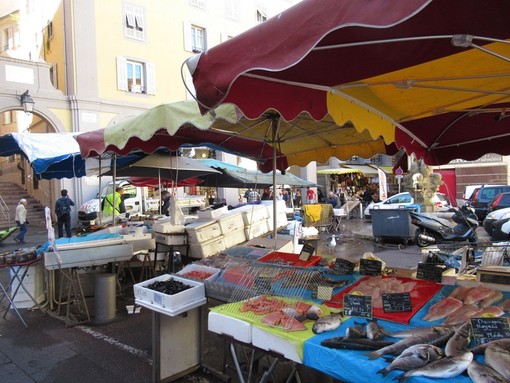 Mercato di Place Saint François a Nizza