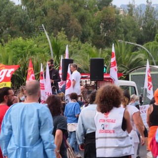 La manifestazione del personale sanitario e infiermeristico a Nizza