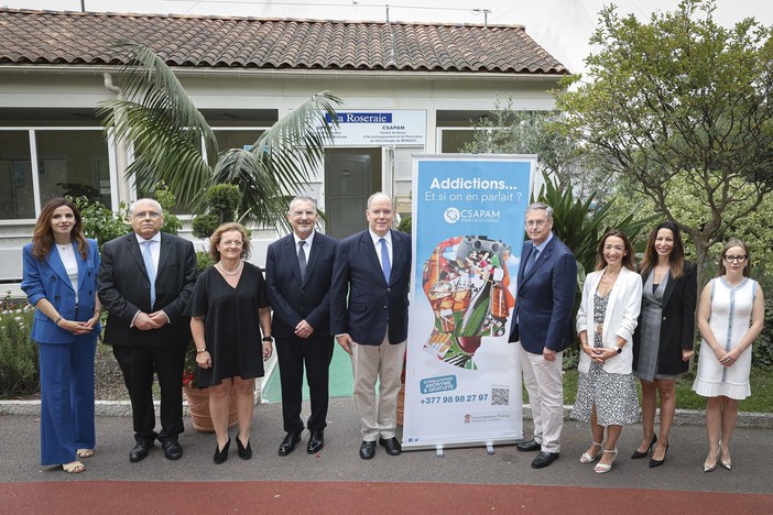 Monaco rafforza il sostegno contro le dipendenze: visita ufficiale al CSAPAM