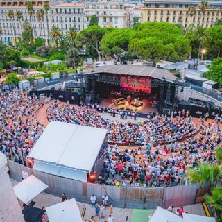 Sting accende il Nice Jazz Fest 2026: tre giorni di musica tra grandi star, tagli ai costi e il ritorno dell'identità nizzarda