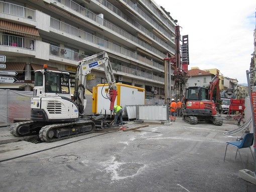Nizza il cantiere dove si é aperta la voragine in Rue de France