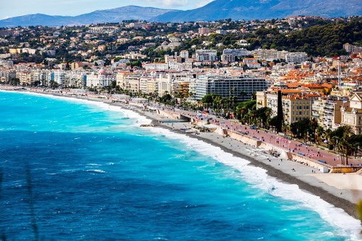 Dal 1° ottobre novità in Francia: bollette più leggere, APL ritoccate e nuove regole per i vestiti “green”