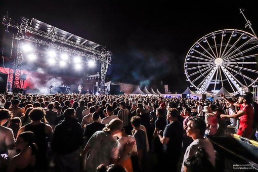Antibes celebra i 20 anni delle Nuits Carrées: quattro serate tra grandi nomi e nuove voci