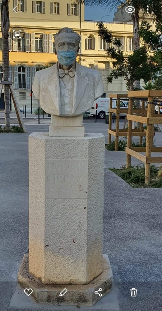 "Statua protetta" di Patrizia Savarese