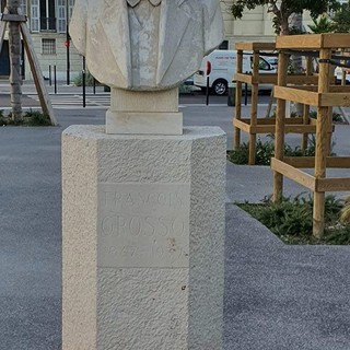 "Statua protetta" di Patrizia Savarese