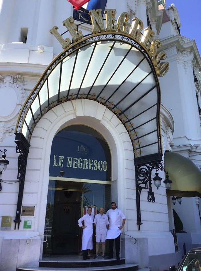 Il Negresco il giorno della sua riapertura: Fréderic Roy con gli chef del Negresco Fabrice Didier e Virginie Basselot Il Negresco il giorno della sua riapertura: Fréderic Roy con gli chef del Negresco Fabrice Didier e Virginie Basselot