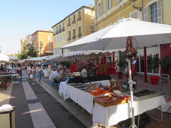Tanti oggetti, tante curiosità: i marché à la brocante in Costa Azzurra
