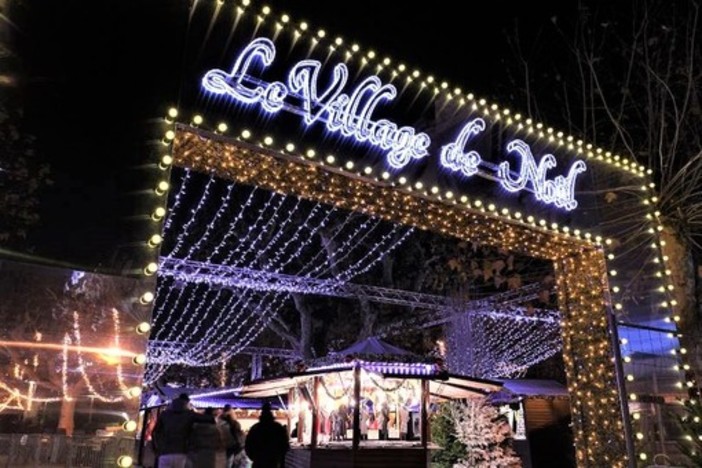 Cannes, da oggi é Natale Cannes, da oggi é Natale