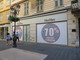 Vendesi e affittasi: cartelli sulle serreande abbassate in centro a Nizza