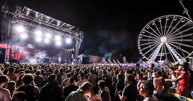 Antibes celebra i 20 anni delle Nuits Carrées: quattro serate tra grandi nomi e nuove voci Antibes celebra i 20 anni delle Nuits Carrées: quattro serate tra grandi nomi e nuove voci