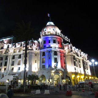 La Francia batte il Belgio ed a Nizza si scatena l'inferno: fuggi fuggi e 30 feriti in pieno centro