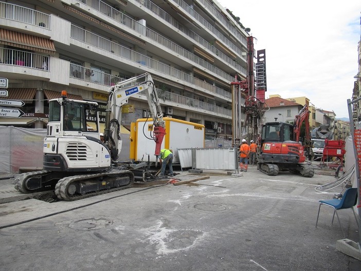 Nizza il cantiere dove si é aperta la voragine in Rue de France