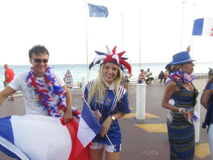 Fotocronaca di un 15 luglio "mundial" a Nizza Fotocronaca di un 15 luglio "mundial" a Nizza