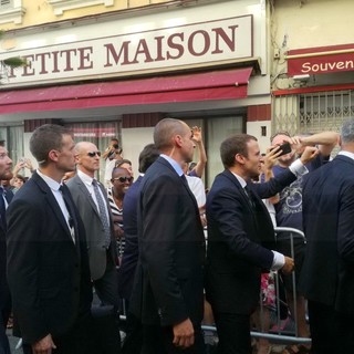 Nizza: proseguono le cerimonie per ricordare l'attentato dell'anno scorso, arrivato in città il presidente Macron