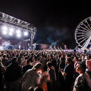 Antibes celebra i 20 anni delle Nuits Carrées: quattro serate tra grandi nomi e nuove voci