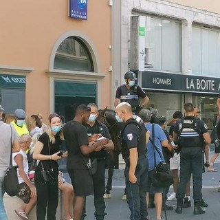 Pattuglie all'opera ieri in Avenue Jean Médecin a Nizza