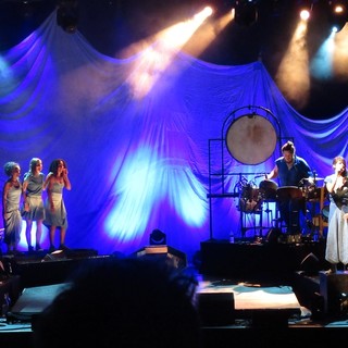 Camille si esibisce al Nice Music Live