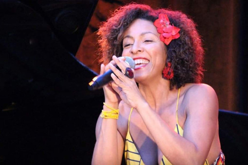 Nina Papa, sabato 7 dicembre a Cannes