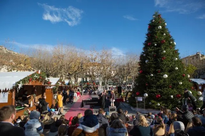 Vence accende la magia del Natale: un mese di luci, cultura e festa per tutta la città Vence accende la magia del Natale: un mese di luci, cultura e festa per tutta la città