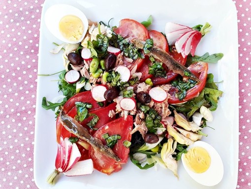 La salade niçoise tradizionale di Odile Fiorucci