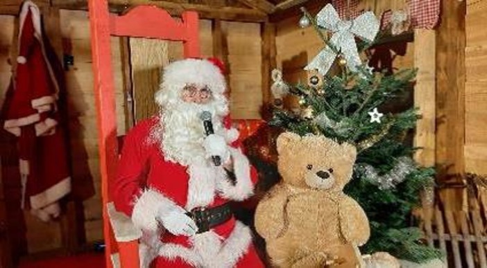 La casa di Babbo Natale nel Villaggio di Nizza La casa di Babbo Natale nel Villaggio di Nizza