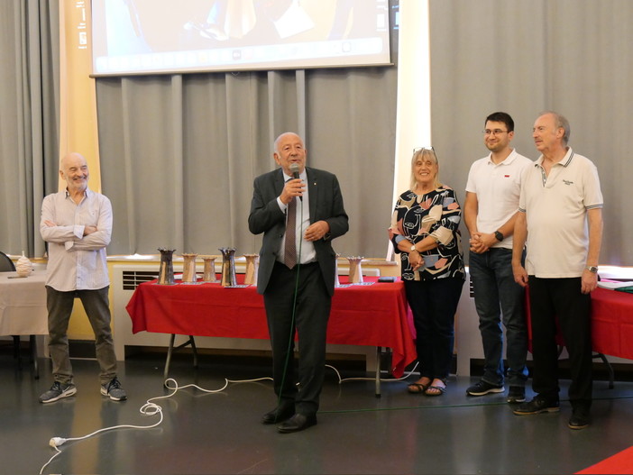 Il sindaco di Mentone Yves Juhel durante la cerimonia di premiazione (Foto Ville de Menton) Il sindaco di Mentone Yves Juhel durante la cerimonia di premiazione (Foto Ville de Menton)