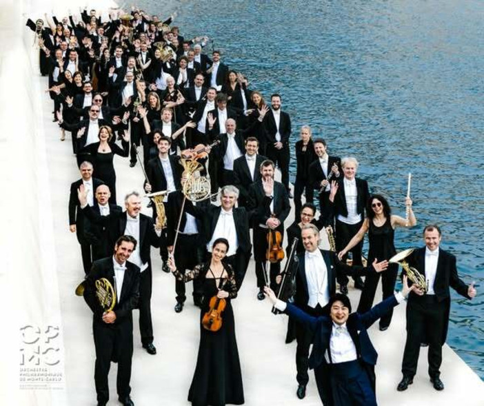 L’Orchestre Philharmonique de Monte-Carlo con il Maestro Kazuki Yamada, direttore d’orchestra ©OPMC