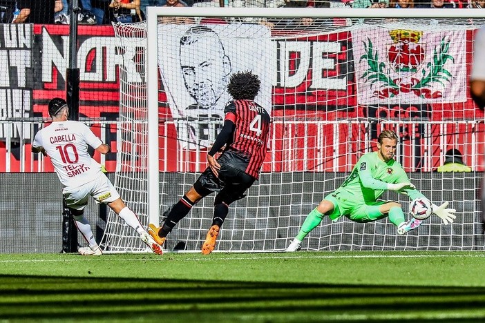 Nizza - Lille, una fase di gioco (foto tratta dal sito dell'OGC Nice) Nizza - Lille, una fase di gioco (foto tratta dal sito dell'OGC Nice)