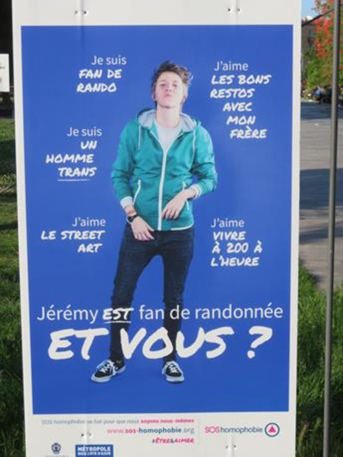 la campagna nazionale "Essere e amare" dell'associazione SOS omofobia lungo la Promenade du Paillon