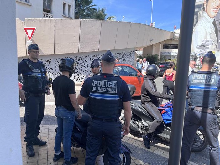 Cannes, operazioni anti stupefacenti della P.M. - c Mairie de Cannes Cannes, operazioni anti stupefacenti della P.M. - c Mairie de Cannes