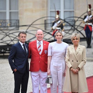 I Principi di Monaco con il presidente francese Macron e la moglie Brigitte (Credit foto Eliot Blondet)
