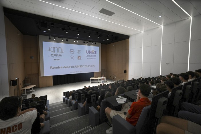 Storica premiazione UNSS: tutti gli istituti secondari di Monaco insieme per celebrare lo sport scolastico Storica premiazione UNSS: tutti gli istituti secondari di Monaco insieme per celebrare lo sport scolastico