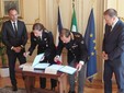 La firma del protocollo a Imperia alla presenza dei due prefetti transfrontalieri La firma del protocollo a Imperia alla presenza dei due prefetti transfrontalieri