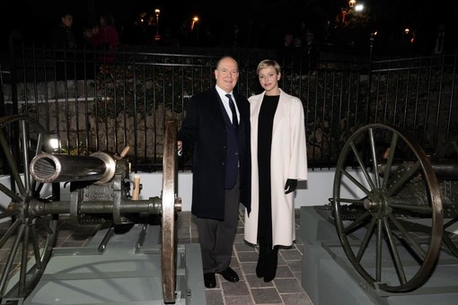 Il Principe Alberto con la principessa Charléne all'inaugurazione dei due nuovi cannoni (Foto: Eric Mathon, Palais Princier)