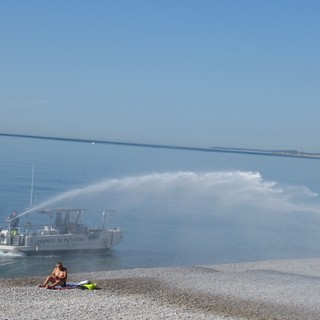 Pulizia delle spiagge a Nizza