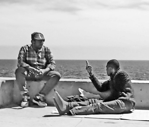 "La discussione", fotografia di Jean Pascal Galeotti "La discussione", fotografia di Jean Pascal Galeotti