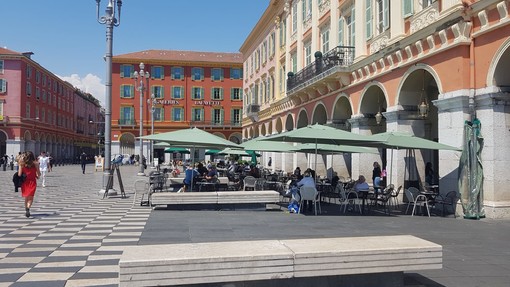 Place Massena, Galerie Lafayette. Foto di Ghjuvan Pasquale Place Massena, Galerie Lafayette. Foto di Ghjuvan Pasquale