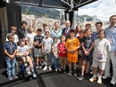 il Principe Alberto e la Principessa Charléne con i giovani ospiti durante le prove del Gran Premio il Principe Alberto e la Principessa Charléne con i giovani ospiti durante le prove del Gran Premio