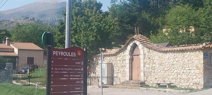 Peyroules (1 - 8) e Andon (9 - 13). Le fotografie sono di Danilo Radaelli Peyroules (1 - 8) e Andon (9 - 13). Le fotografie sono di Danilo Radaelli