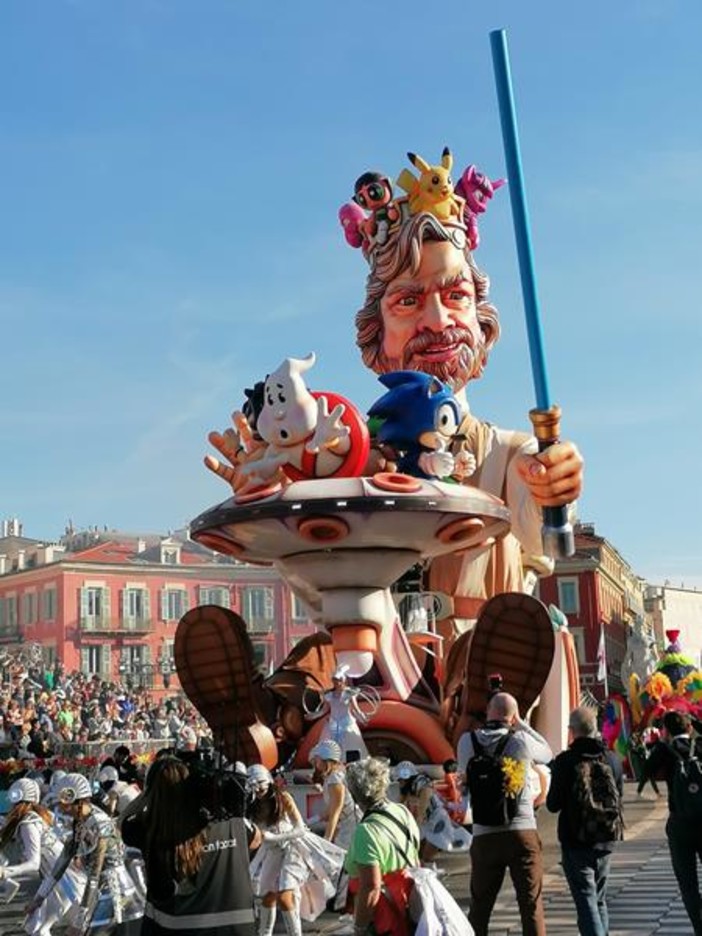 Parata di apertura e Corso illuminato Parata di apertura e Corso illuminato