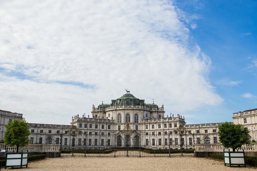 Palazzina di caccia di Stupinigi, eretta per i Savoia fra il 1729 e il 1733 su progetto dell'architetto Filippo Juvarra Palazzina di caccia di Stupinigi, eretta per i Savoia fra il 1729 e il 1733 su progetto dell'architetto Filippo Juvarra