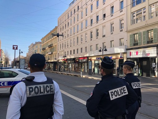 Pattuglie della polizia nel centro di Nizza (Twitter Prefettura)