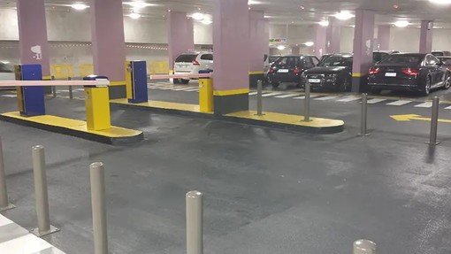 Nizza: dal 2018 tutti i parcheggi saranno zone blu a pagamento