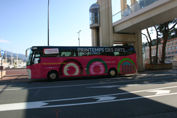 Nel Principato di Monaco autobus gratis sino al 27 novembre: la misura forte contro inquinamento e traffico diventerà operativa per sempre?