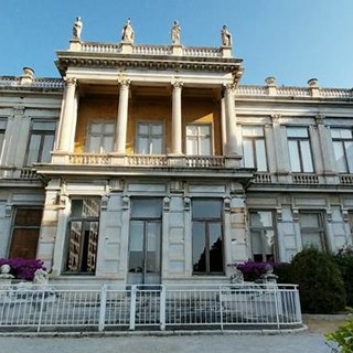 Palais de Marbre (Foto 1 - 5)Mostra Jean Toche (Foto 6 - 16), Mostra Sirenes et Merveilles (Foto 17 - 24), Foto Parc d'Indochine (Foto 25 - 29) e Foto Musée Art Naif (Foto 30 - 49). Le fotografie sono di Patrizia Gallo